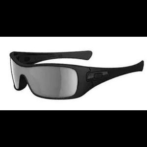 Mens Oakley Black Sunglasses OO9077 ANTIX Polarized 12-959